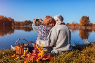 כיצד אפשר לתמוך בקשישים בזמן הקורונה?